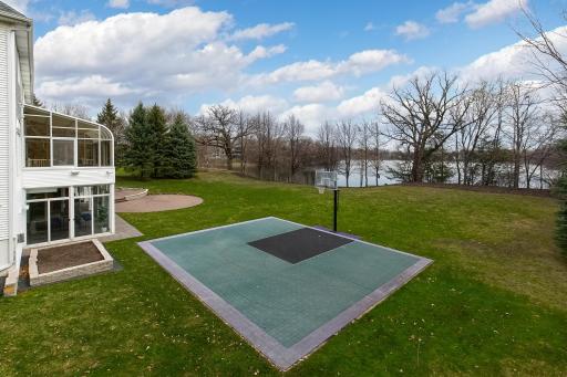 17562 Belfast Cove, Eden Prairie, MN 55347