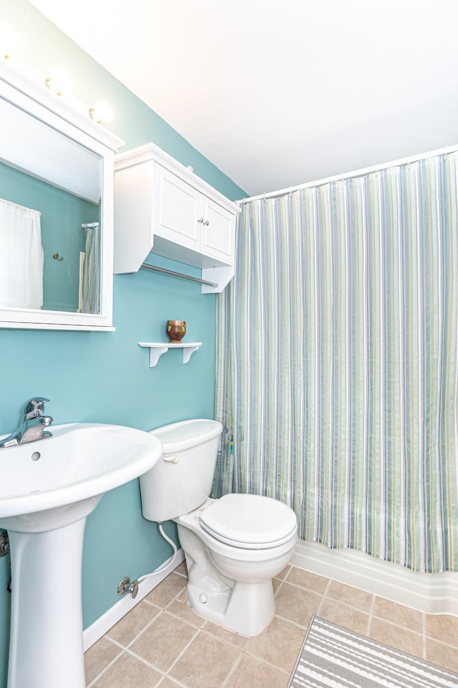 Upstairs bath full