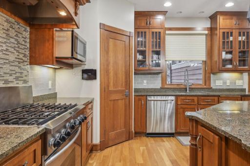 15420 Highwood Drive, Minnetonka, MN 55345