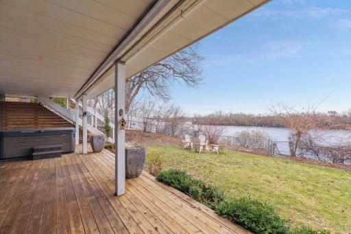 1455 W Medicine Lake Drive, Plymouth, MN 55441