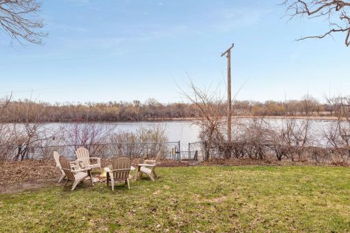 1455 W Medicine Lake Drive, Plymouth, MN 55441