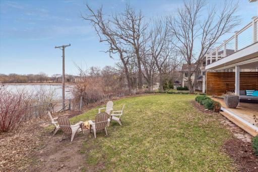 1455 W Medicine Lake Drive, Plymouth, MN 55441