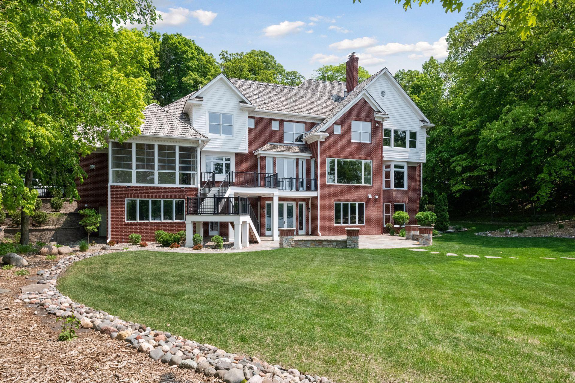 Great, flat yard (potential to add a pool).