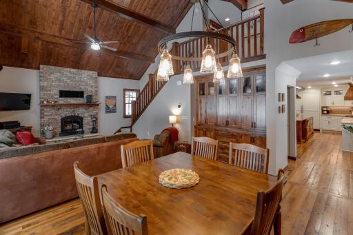 Vaulted ceiling, gas fireplace & pretty built-ins!