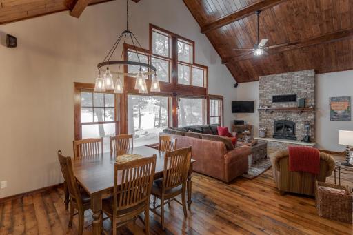Lake side dining and living room is so pretty!