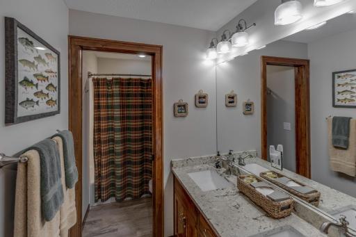 Beautiful full bath in the lower level with granite counters and tiled floors!