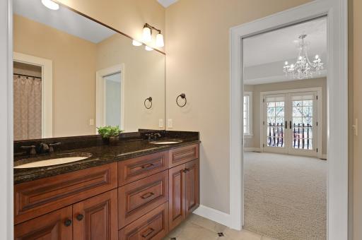 Full Jack&Jill bathroom with dual sinks, granite countertop and more!