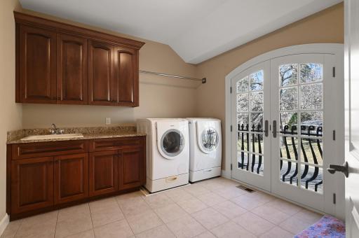 5501 Woodcrest Drive, Edina, MN 55424