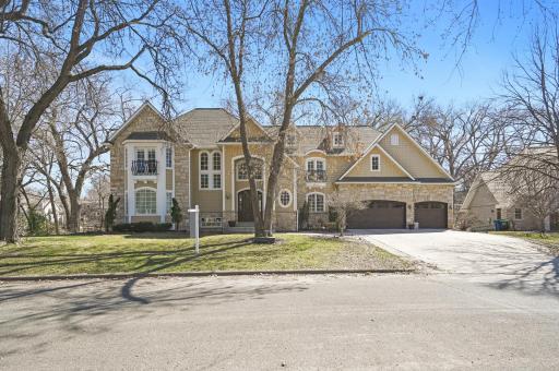 5501 Woodcrest Drive, Edina, MN 55424