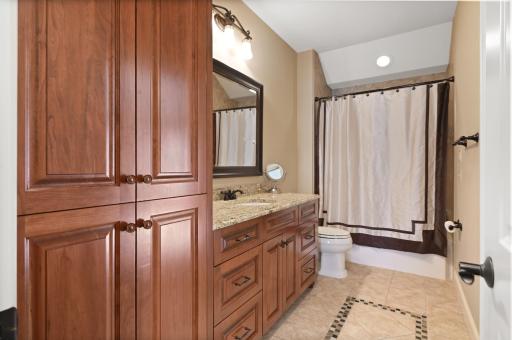 Shared upper level full bathroom with nice finishes.