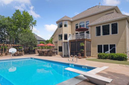 2944 Fairway Drive, Chaska, MN 55318
