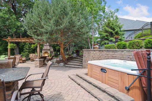 2944 Fairway Drive, Chaska, MN 55318