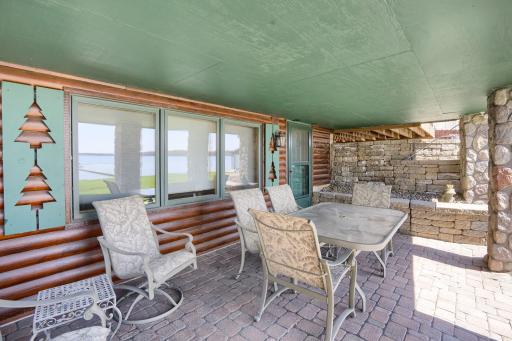 7041 N Shore Trail N, Forest Lake, MN 55025