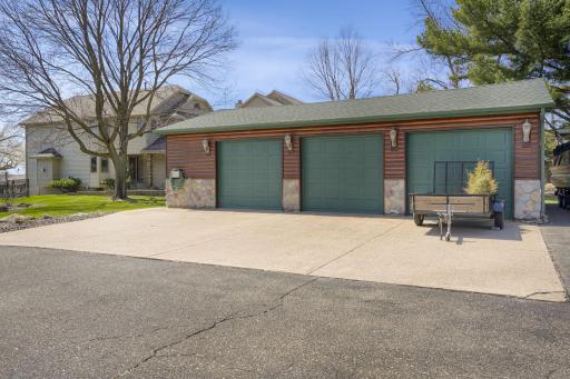 7041 N Shore Trail N, Forest Lake, MN 55025