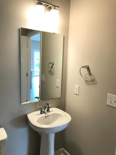 Main level half bath with high end fistures.jpg