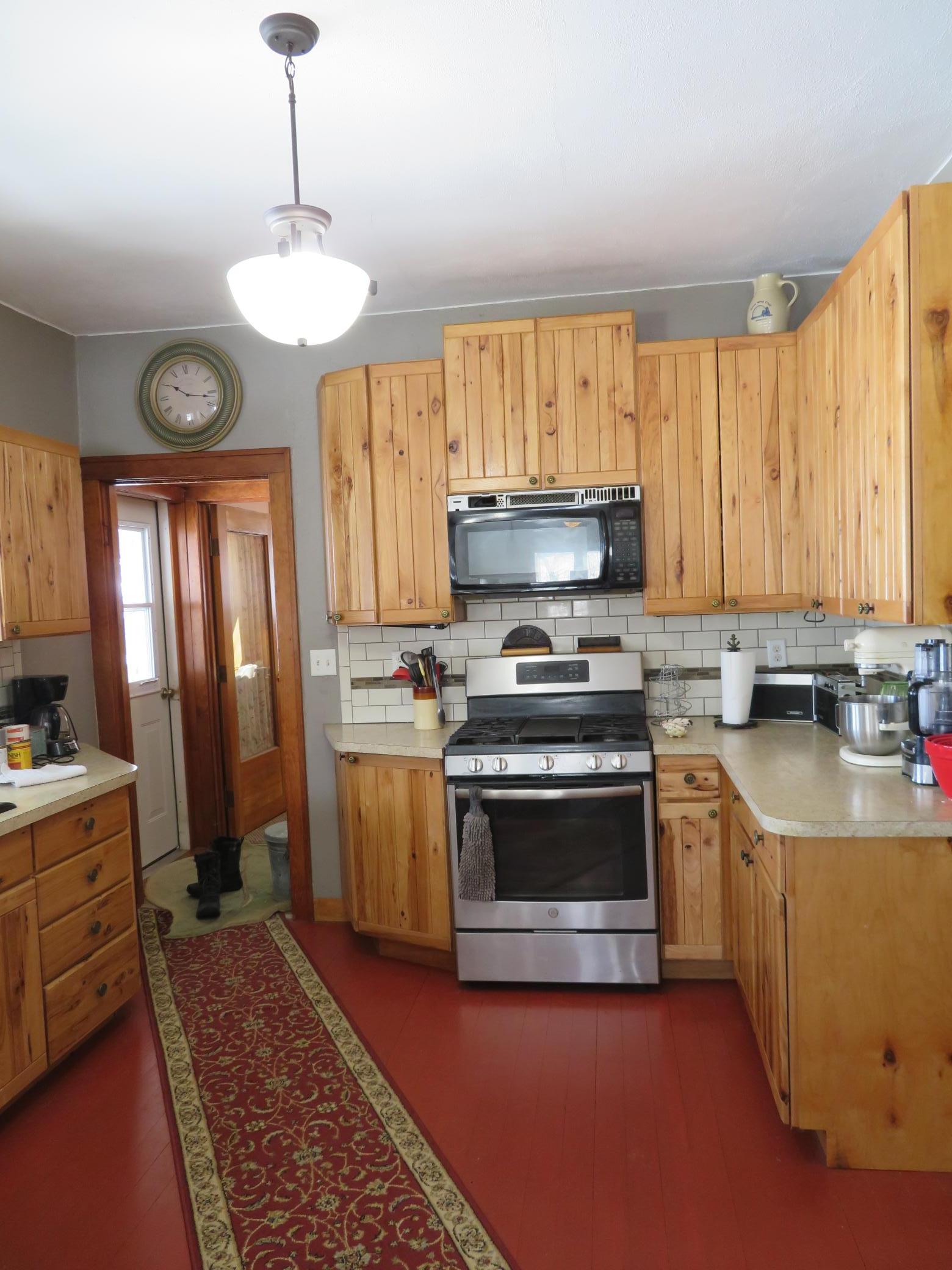 Kitchen 2.JPG