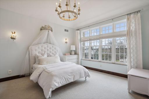 5504 Schaefer Road, Edina, MN 55436