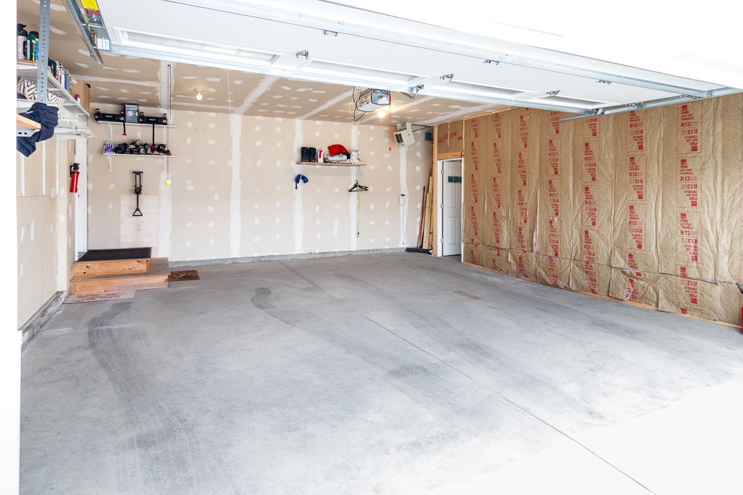 Garage - 2 of 3 stalls