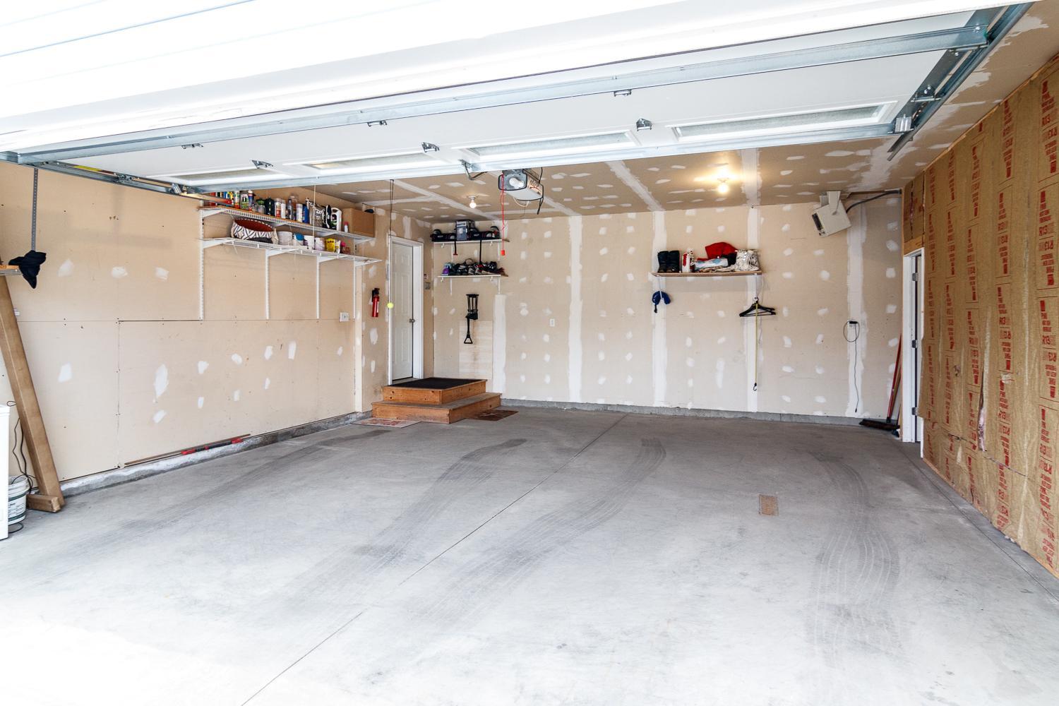 Garage - 2 of 3 stalls