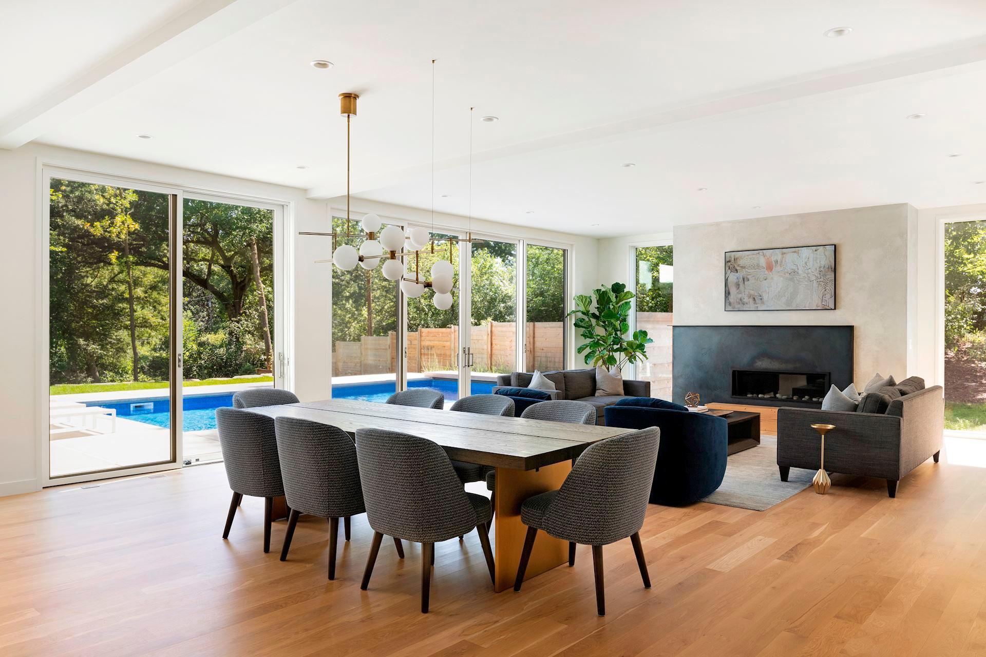 Open-Concept Livingroom with Modern Touches