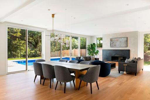 Open-Concept Livingroom with Modern Touches