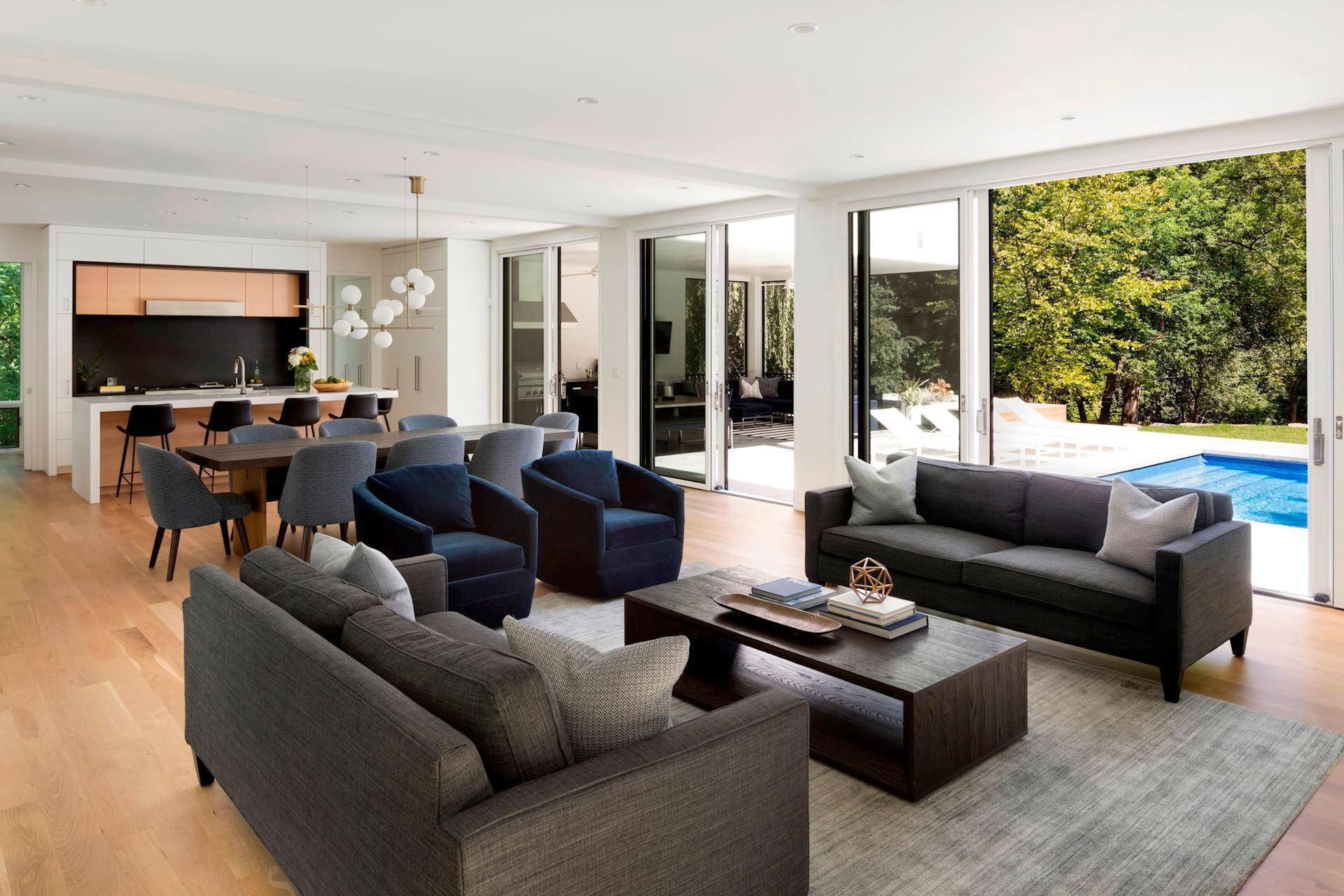 Open-Concept Livingroom with Modern Touches