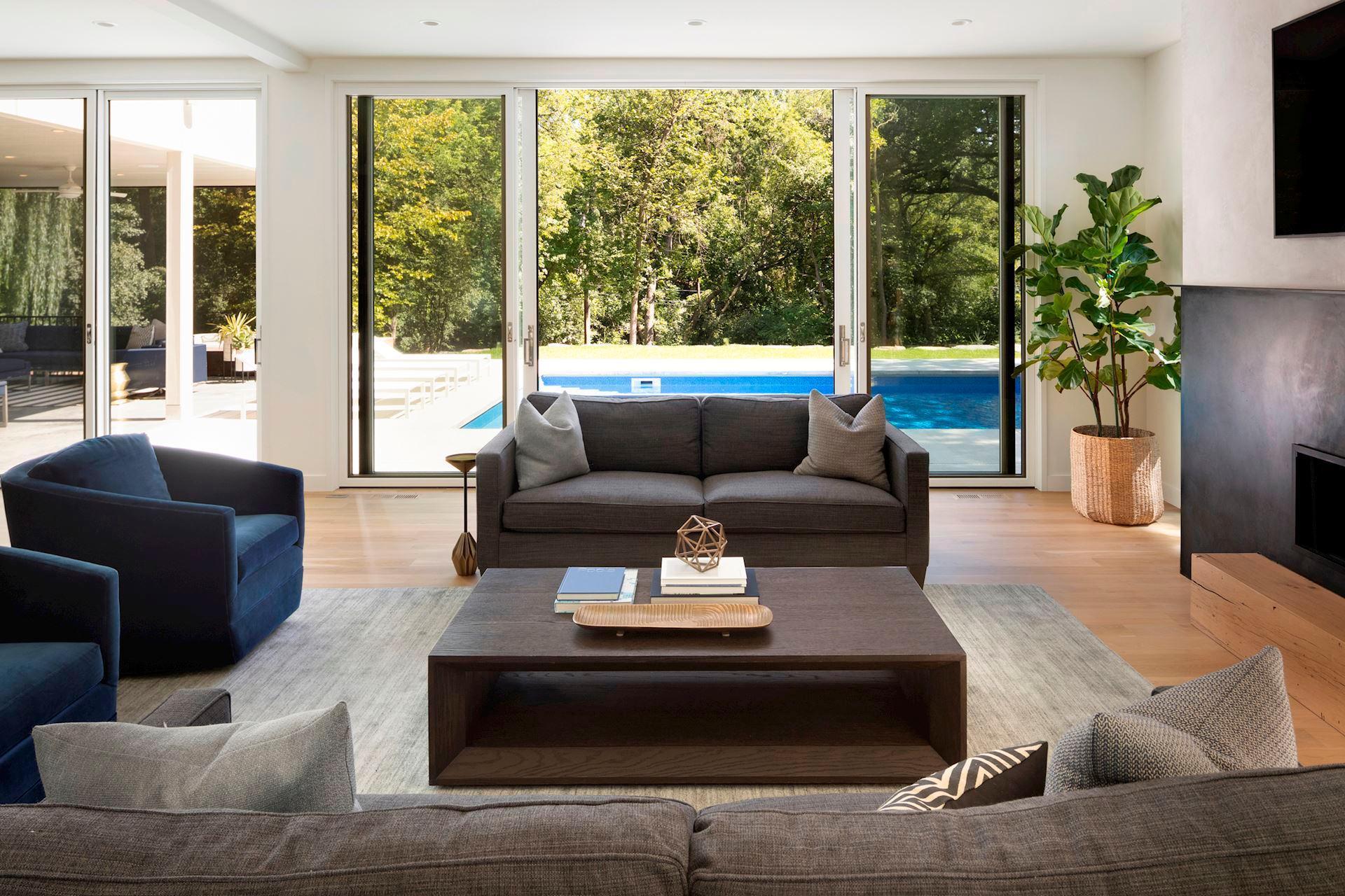 Sun-Filled Livingroom with Stunning Views of Pool