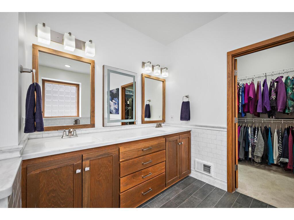 Full attached bath with dual sinks