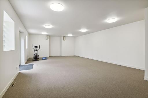 Large athletic/flex room under garage