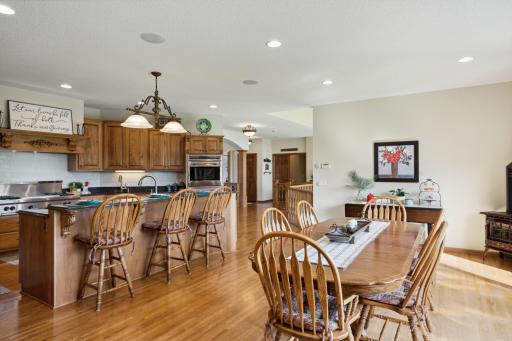 Everyone always ends up in the kitchen when entertaining. No problem here with all that space!