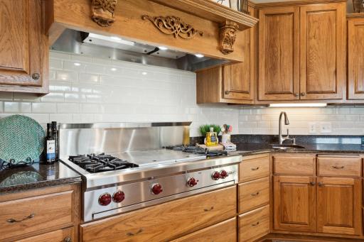 Who wouldn't love to cook on a Wolf Professional gas range with a built-in grill & griddle?