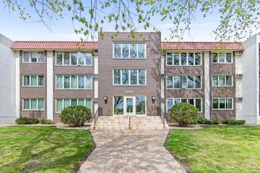 4401 Parklawn Avenue, 102W, Edina, MN 55435