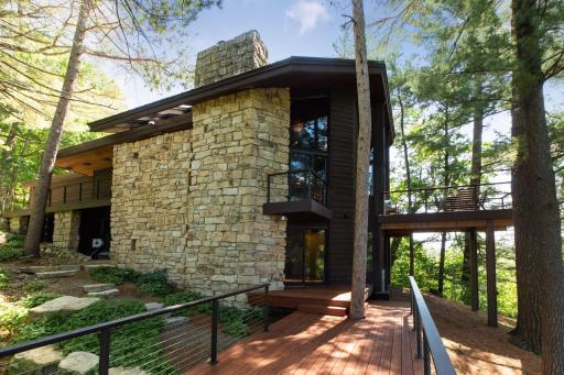 Welcome to 10 Coulee Ridge Road Michael McGuire designed Wright/Prairie style home