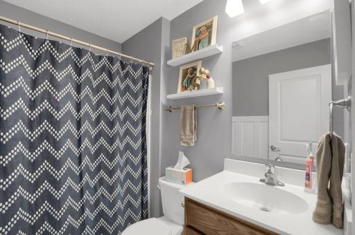 Upper level Full bath