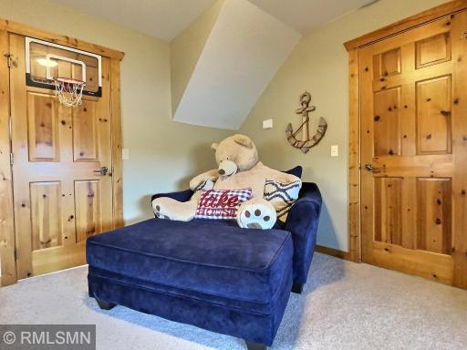 Who wouldn't want to cuddle up with this friendly bear and read a book or just take part in a stimulating conversation! Maybe the bear would even shoot a few hoops with you??