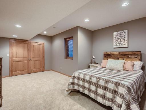 8916 Highview Lane, Woodbury, MN 55125