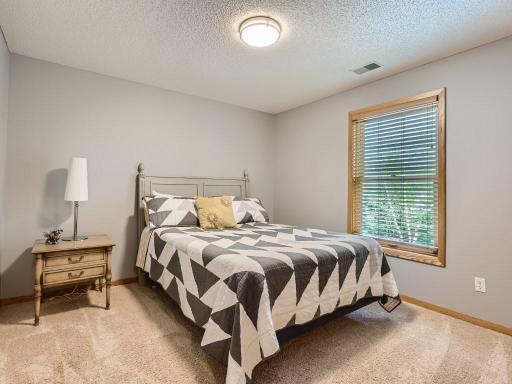 8916 Highview Lane, Woodbury, MN 55125