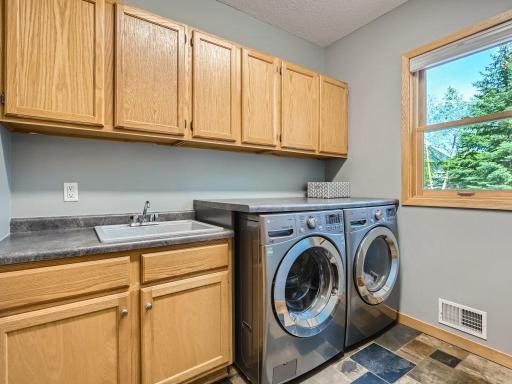 8916 Highview Lane, Woodbury, MN 55125