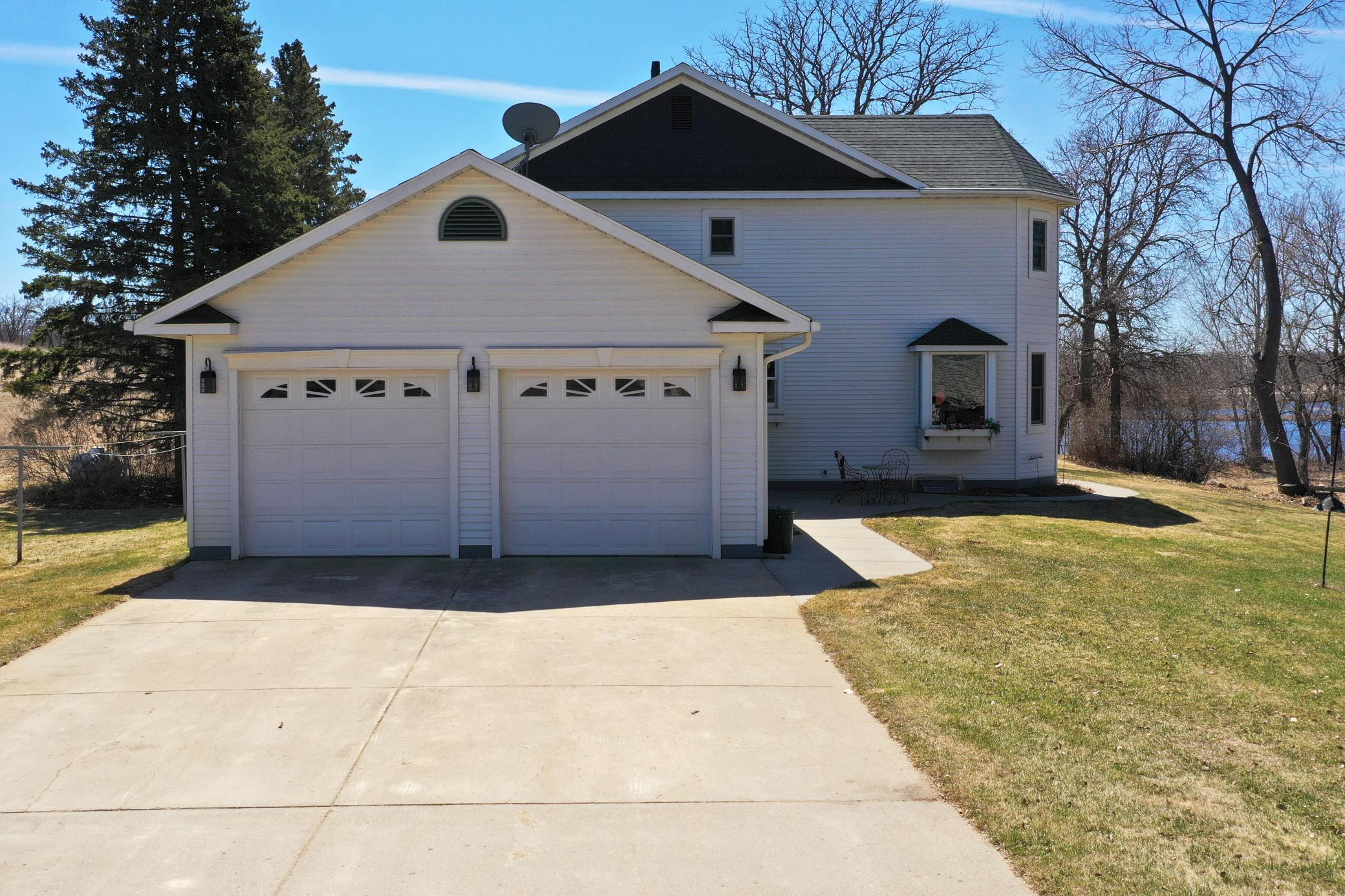 Large Attached Garage.jpg
