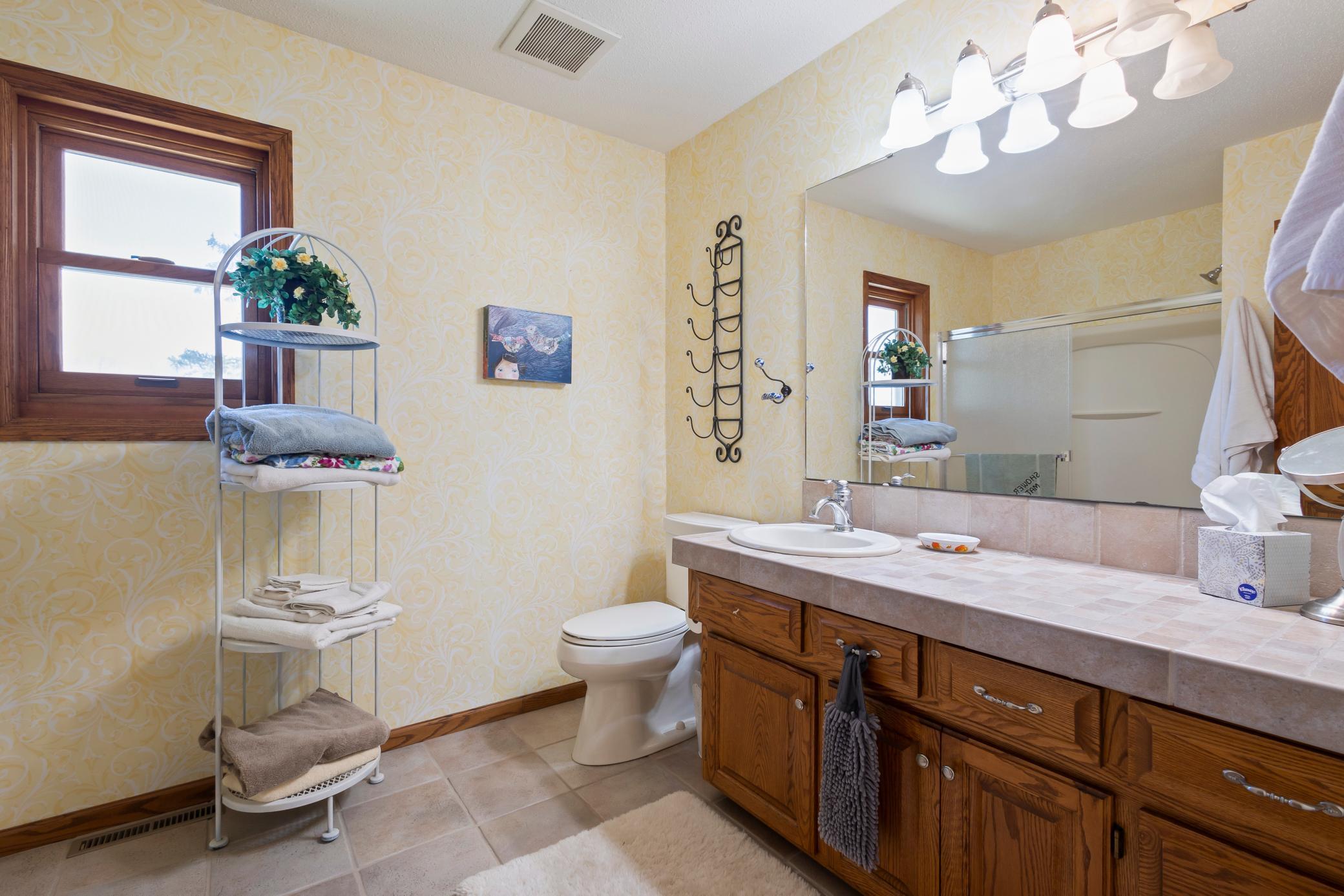 Second Floor Full Bath.jpg