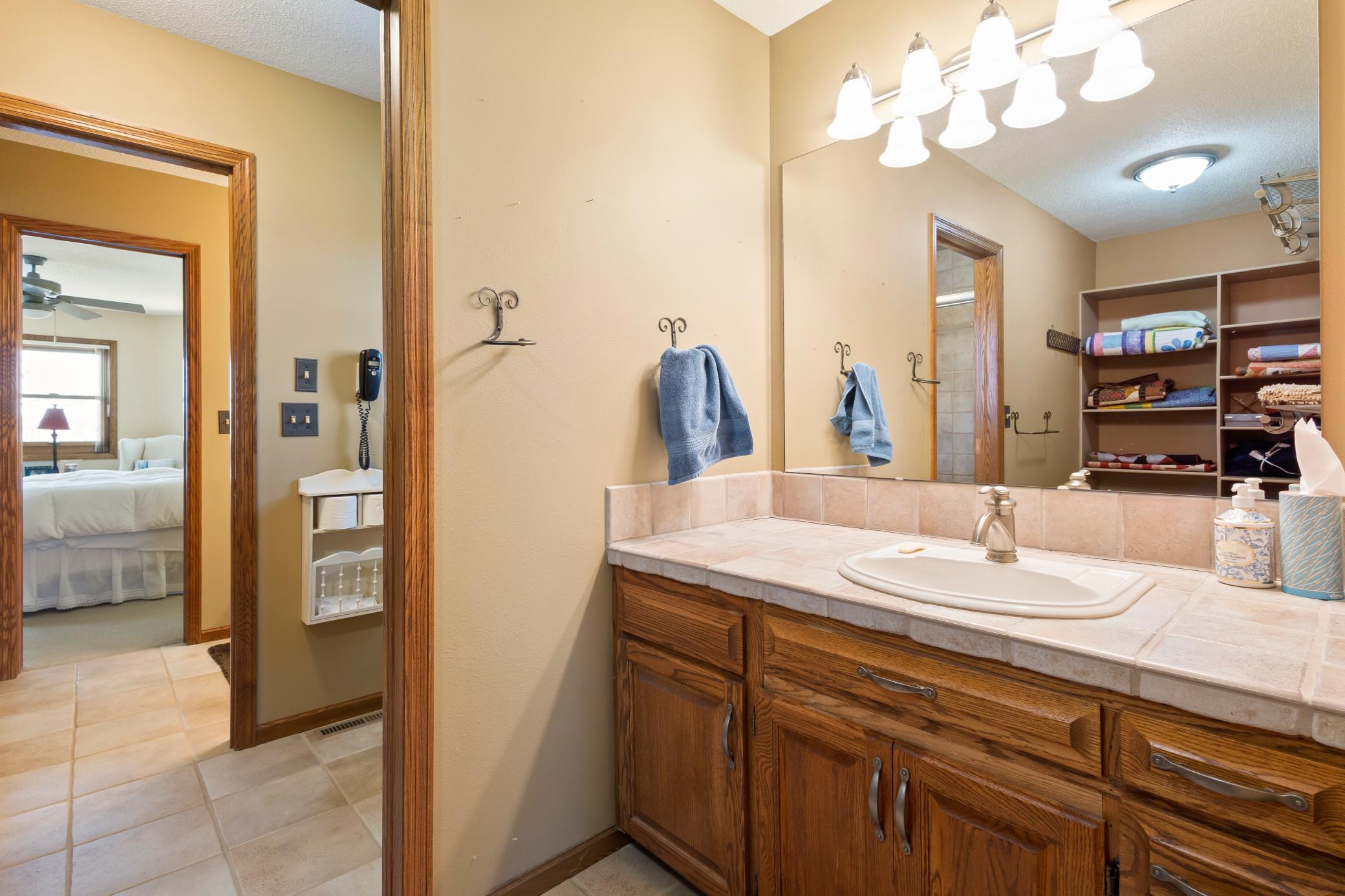 Bedroom 3 Vanity.jpg
