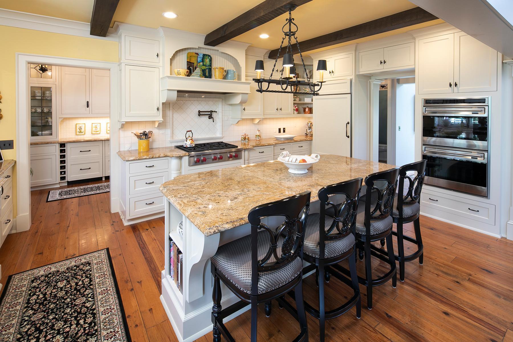 Gourmet Kitchen with the highest quality appliances