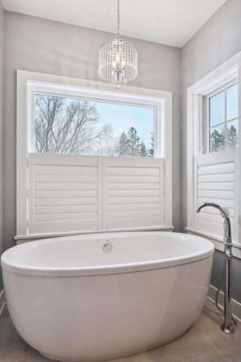 18500 9th Avenue N, Plymouth, MN 55447