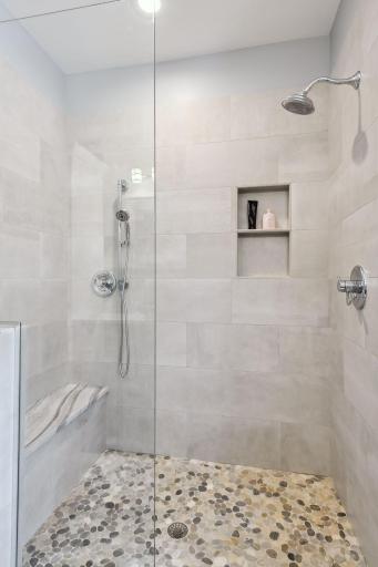 18500 9th Avenue N, Plymouth, MN 55447