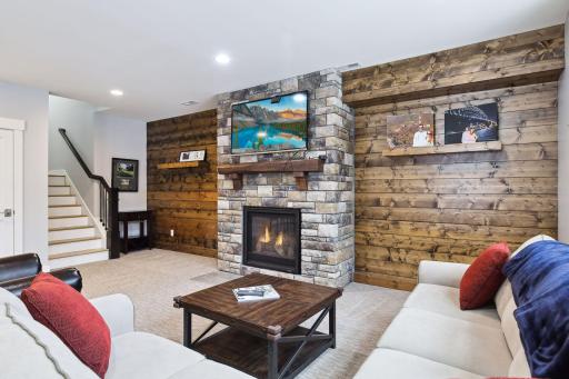 18500 9th Avenue N, Plymouth, MN 55447