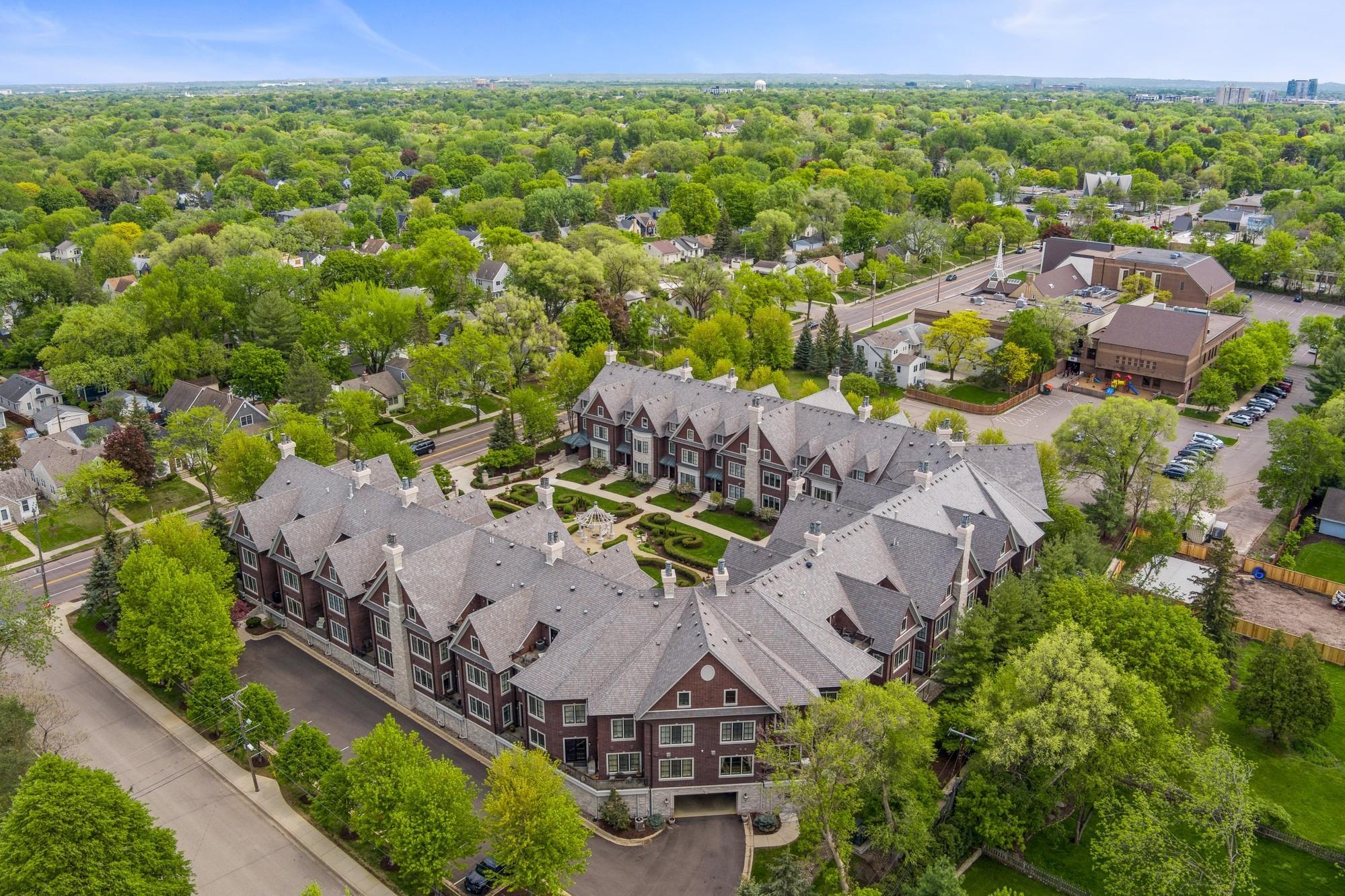 46_5200FranceAve_South36_181007_AerialView_DownloadforMLS_2000x1333.jpg