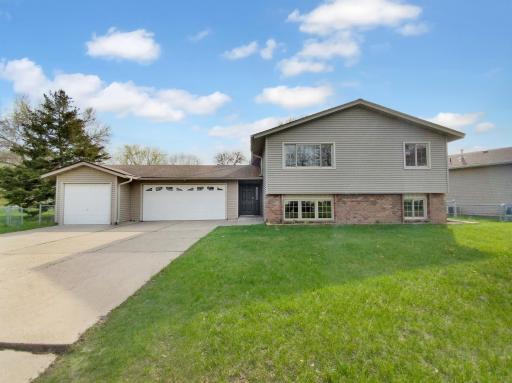 7909 82nd Avenue N, Brooklyn Park, MN 55445