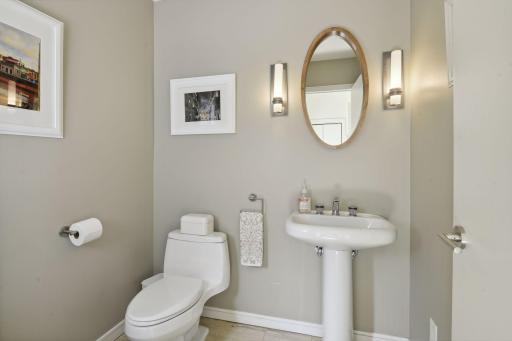 1611 Dupont Avenue S, Minneapolis, MN 55403