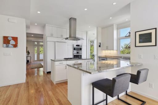 1611 Dupont Avenue S, Minneapolis, MN 55403