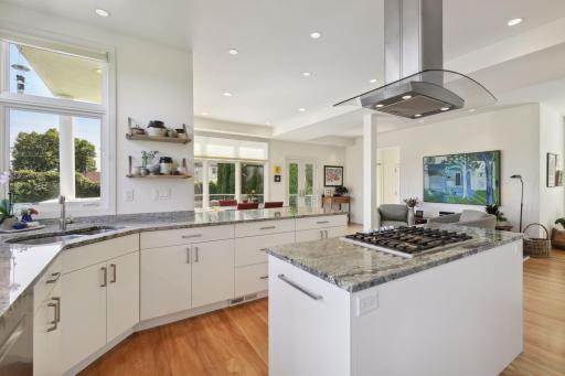 1611 Dupont Avenue S, Minneapolis, MN 55403